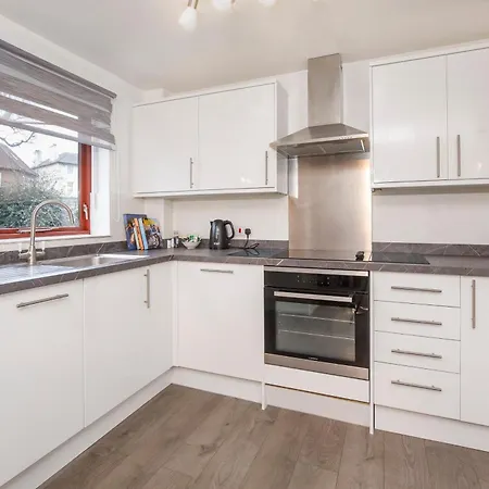 Lunar Retreat Centre & Free Parking Apartment York