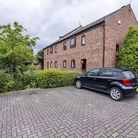 Lunar Retreat Centre & Free Parking Apartment *