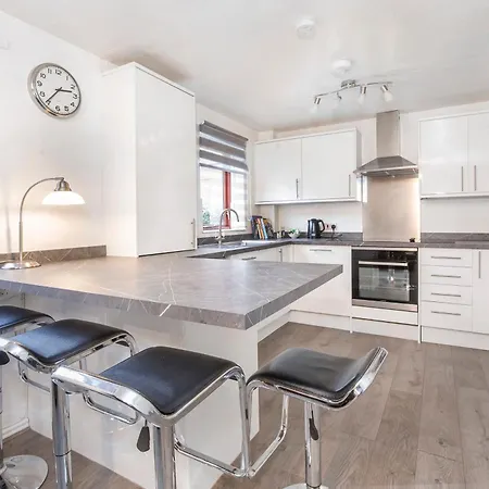 Lunar Retreat Centre & Free Parking * York