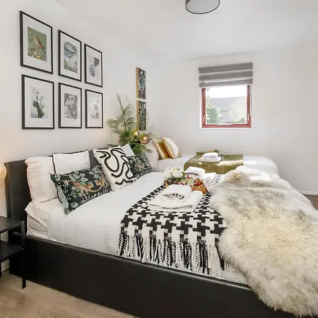 Apartment Lunar Retreat Centre & Free Parking