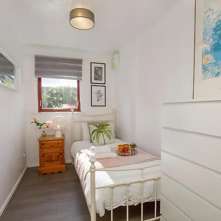 Apartment Lunar Retreat Centre & Free Parking *