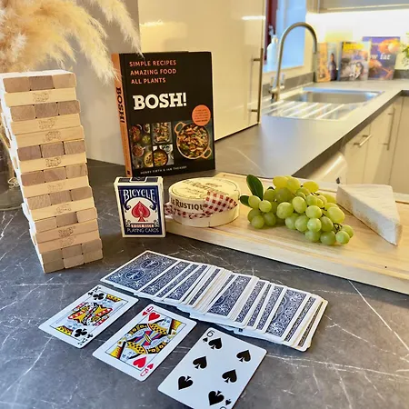 Lunar Retreat Centre & Free Parking *