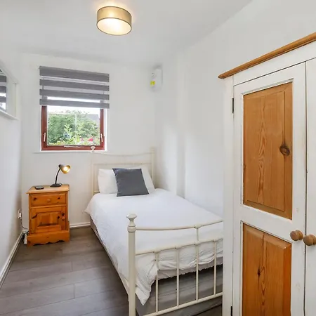 Lunar Retreat Centre & Free Parking * York
