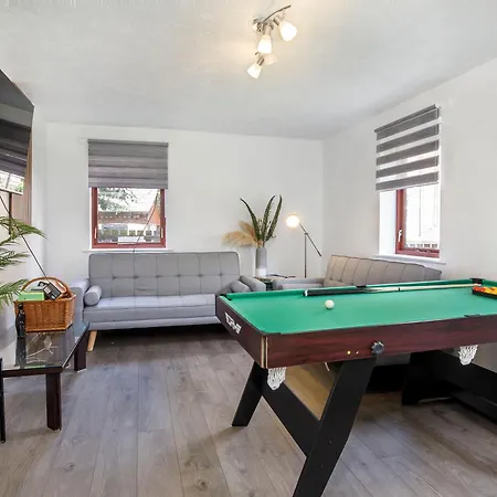 Lunar Retreat Centre & Free Parking York