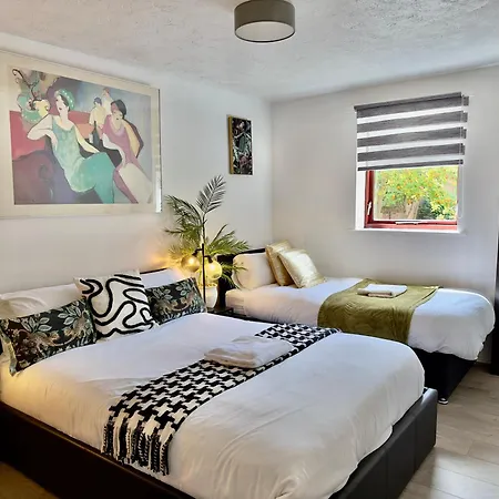 Lunar Retreat Centre & Free Parking Apartamento