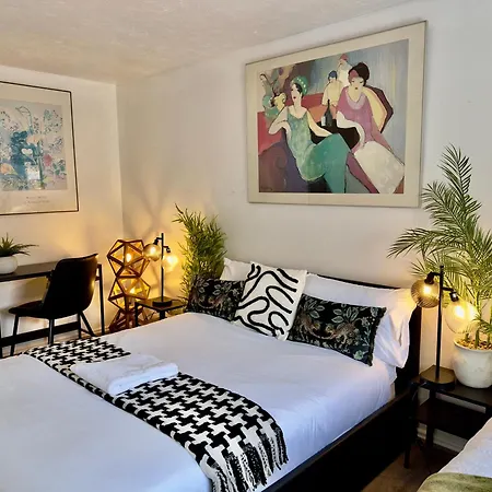 Lunar Retreat Centre & Free Parking * York