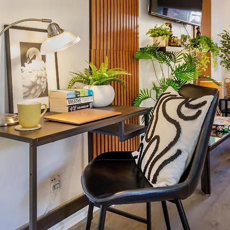 Lunar Retreat Centre & Free Parking Apartmán