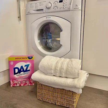 Lunar Retreat Centre & Free Parking Apartmán *